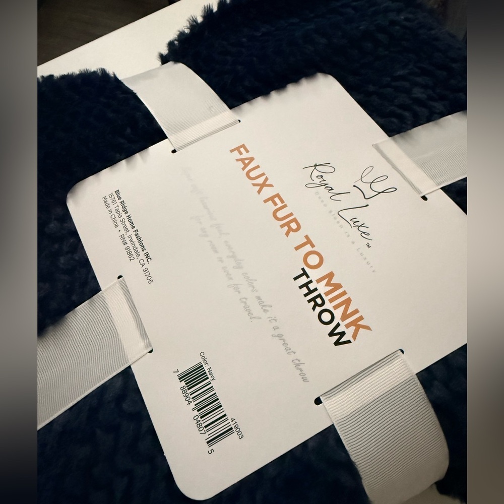NWT Royal Luxe Cozy Fur to Faux Mink Navy Throw, 50 x 60” - Picture 5 of 5